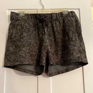 lululemon On the fly short size 10